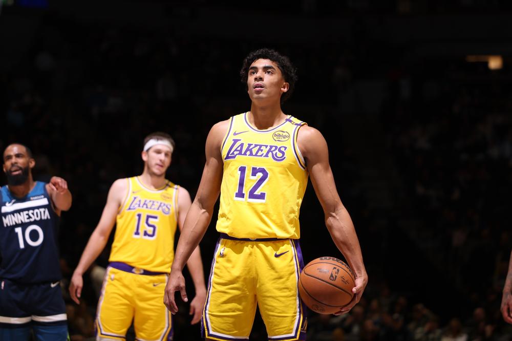 另一位则是 另一位则是