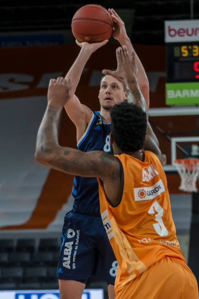 择与对手比 择与对手比