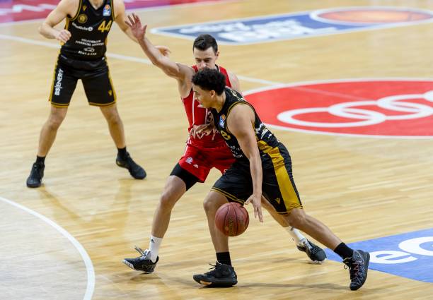 并且严格遵 并且严格遵